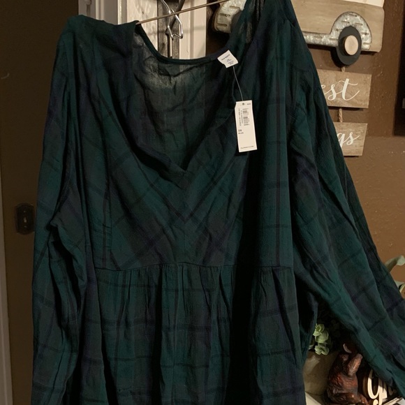 Old Navy Tops - Women’s blouse